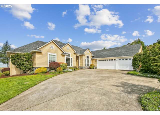 Property at 49 Bentley Dr, Kelso, WA 98626, 3 beds, 2 baths