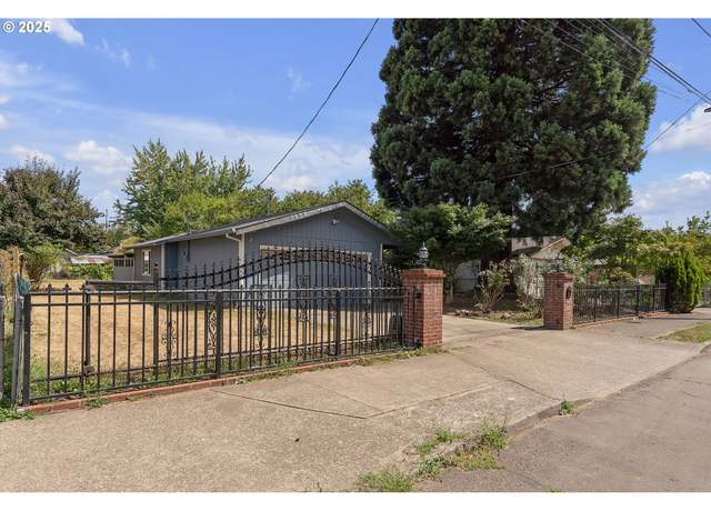 Property at 6530 SE 96th Ave, Portland, OR 97266, 3 beds, 1.5 baths