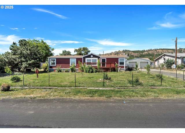 Property at 2226 W 8th St, The Dalles, OR 97058, 3 beds, 2 baths