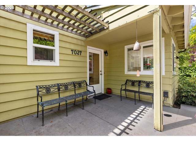 Property at 7027 SW 33rd Pl, Portland, OR 97219, 2 beds, 3 baths