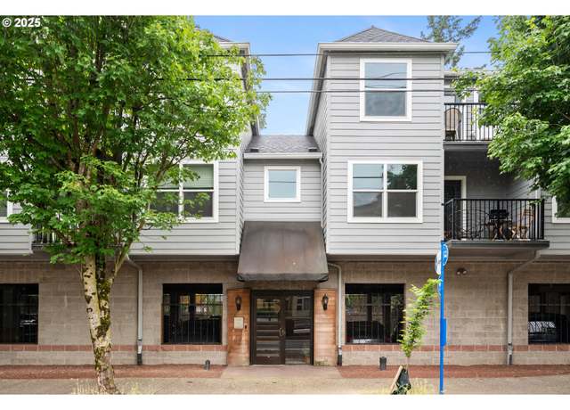 Property at 20 SE 172nd Ave, Portland, OR 97233, 2 beds, 1.5 baths