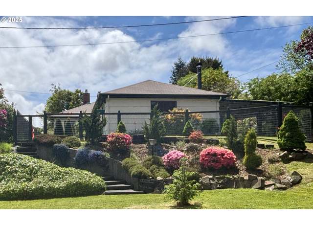 Property at 679 Clatsop Ave, Astoria, OR 97103, 2 beds, 2 baths