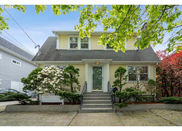 Property at 1224 SE Malden St, Portland, OR 97202, 2 beds, 1.5 baths