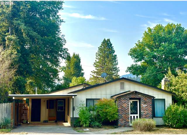 Property at 894 E 35th Ave, Eugene, OR 97405, 2 beds, 1.5 baths