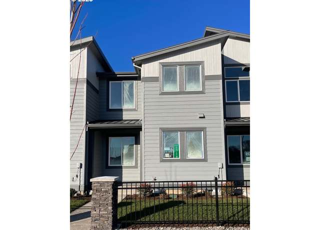 Property at 4220 SE Century Blvd, Hillsboro, OR 97123, 3 beds, 2.5 baths