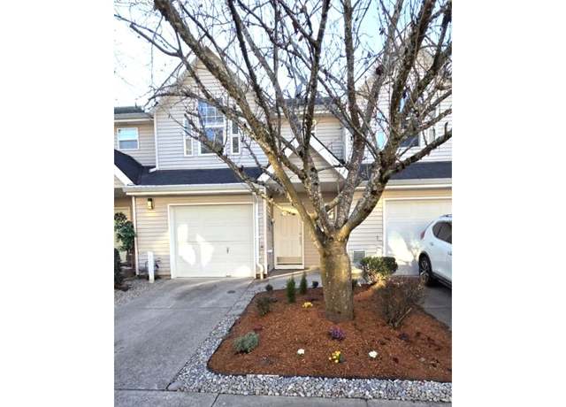 Property at 863 SE 193rd Ave, Portland, OR 97233, 3 beds, 3 baths