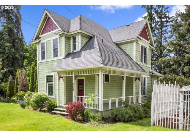 Property at 1067 Oak St, Silverton, OR 97381, 4 beds, 2 baths
