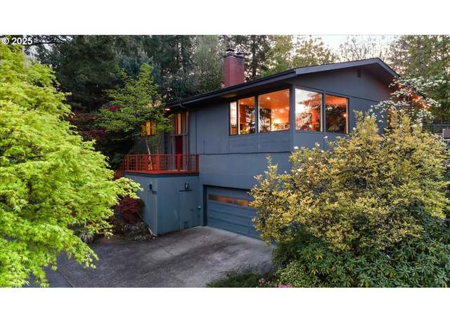 Property at 2975 SW Canterbury Ln, Portland, OR 97205, 3 beds, 3 baths