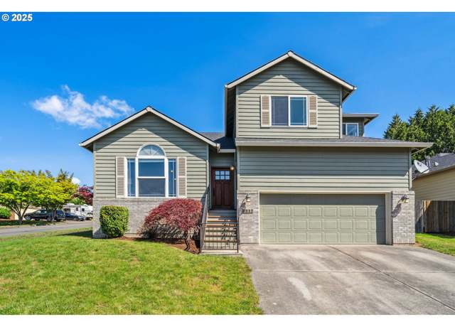 Property at 5017 SE 11th Way, Gresham, OR 97080, 4 beds, 2.5 baths