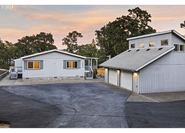 Property at 1523 Braunda Dr, Roseburg, OR 97471, 3 beds, 2 baths