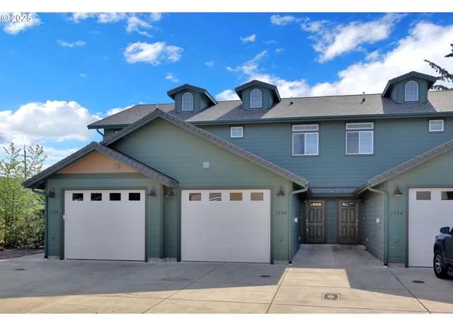 Property at 1726 32nd St, Florence, OR 97439, 2 beds, 2.5 baths
