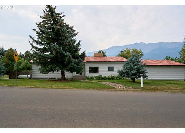Property at 100 W 10th St, Joseph, OR 97846, 3 beds, 3 baths
