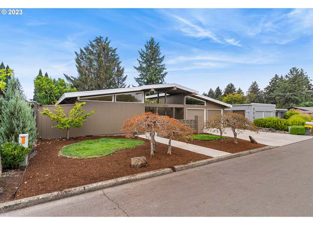 Photo of 9920 SW Regal Dr, Portland, OR 97225
