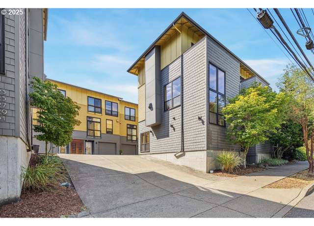 Property at 5111 S Corbett Ave Unit J, Portland, OR 97239, 2 beds, 2.5 baths