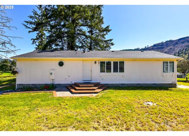 Property at 425 Moonhill Rd, Tenmile, OR 97481, 3 beds, 2 baths