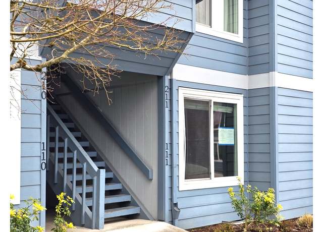 Property at 2330 SE Brookwood Ave #111, Hillsboro, OR 97123, 3 beds, 1.5 baths