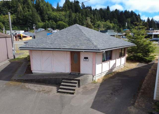 Property at 566 Greenwood Ave, Reedsport, OR 97467, 2 beds, 1 bath