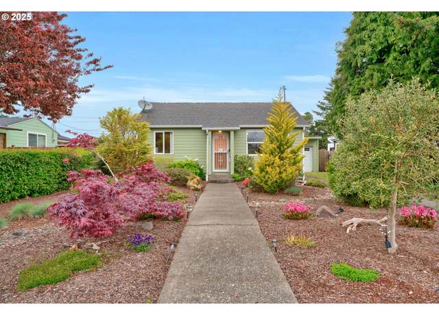 Property at 1925 17th St, Florence, OR 97439, 3 beds, 1 bath