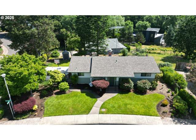 Property at 2732 NE Elaine Dr, Mcminnville, OR 97128, 5 beds, 3 baths