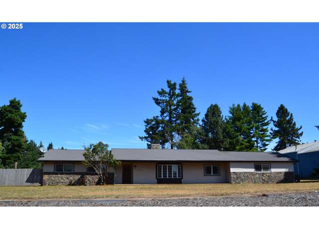 Property at 8601 S Sconce Rd, Canby, OR 97013, 3 beds, 2 baths