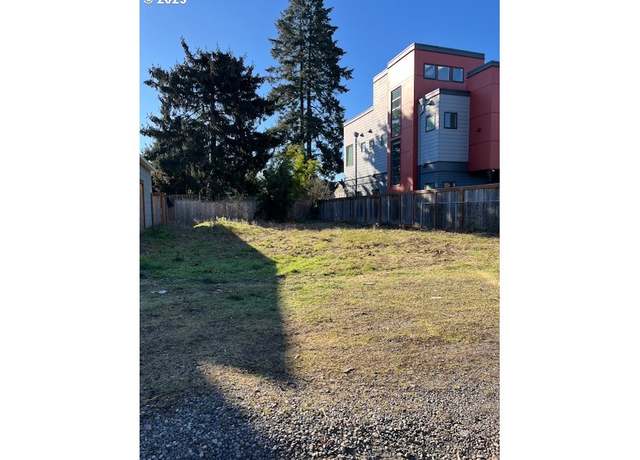 Property at 7580 NE Hassalo St, Portland, OR 97213