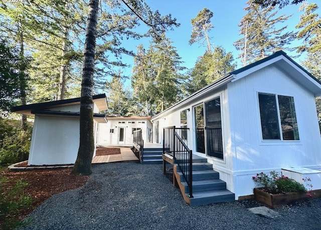 Property at 231 Horseshoe Bnd, Florence, OR 97439, 1 bed, 2 baths