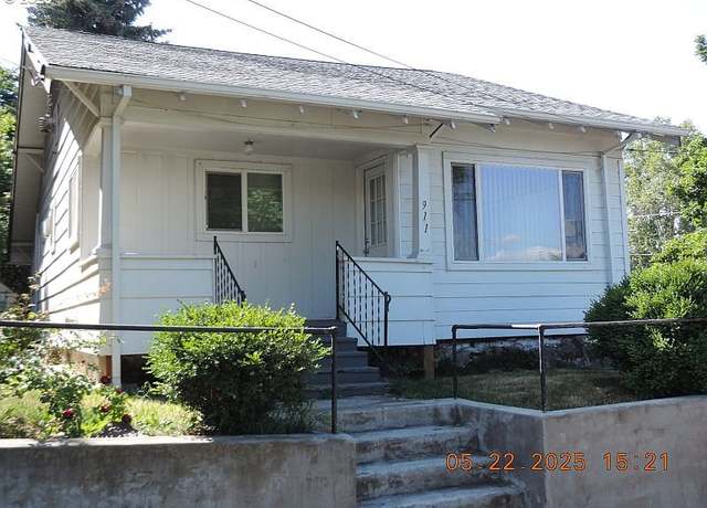 Property at 911 F St, The Dalles, OR 97058, 2 beds, 2 baths