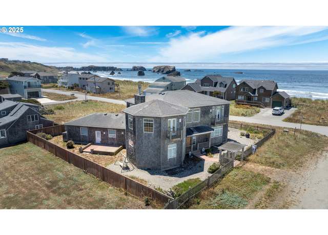 Property at 323 SW Madison Ave, Bandon, OR 97411, 3 beds, 3 baths