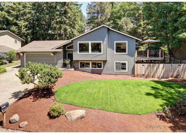 Property at 10262 SE 99th Dr, Happy Valley, OR 97086, 4 beds, 3 baths