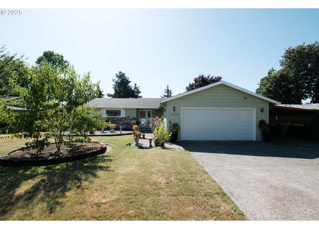 Property at 5492 SE Hillwood Cir, Milwaukie, OR 97267, 3 beds, 2 baths