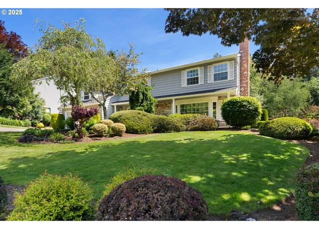 Property at 4034 SW 55th Dr, Portland, OR 97221, 4 beds, 2.5 baths