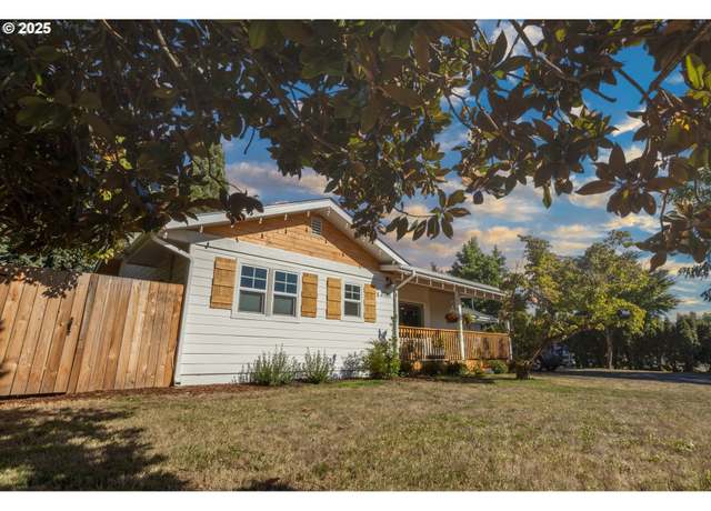 Property at 3735 E Amazon Dr, Eugene, OR 97405, 3 beds, 2 baths