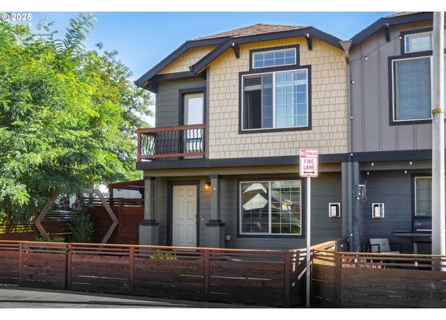 Property at 13713 NE 64th Cir, Vancouver, WA 98682, 3 beds, 2.5 baths