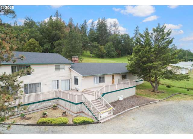Property at 3429 S Stage Rd, Medford, OR 97501, 10 beds, 8 baths