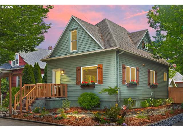 Property at 7006 SE Harold St, Portland, OR 97206, 3 beds, 1 bath