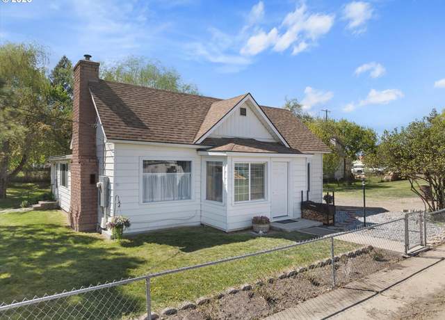 Property at 1033 5th St, Baker City, OR 97814, 2 beds, 1 bath