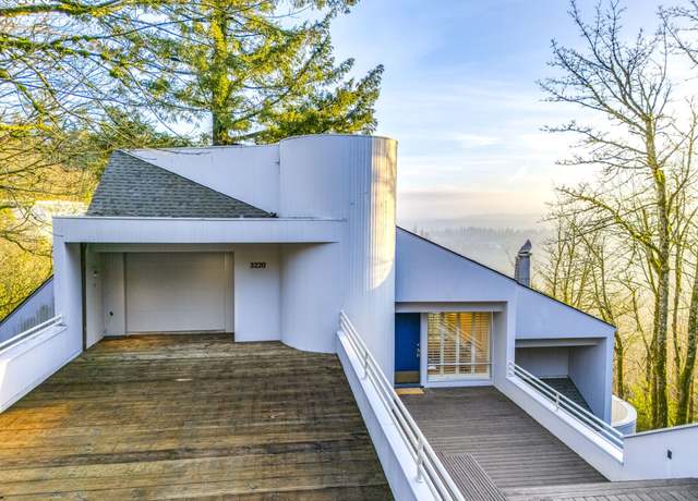 Property at 3220 SW Fairmount Blvd, Portland, OR 97239, 3 beds, 2.5 baths