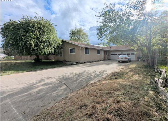 Property at 808 22nd St, La Grande, OR 97850, 3 beds, 2 baths