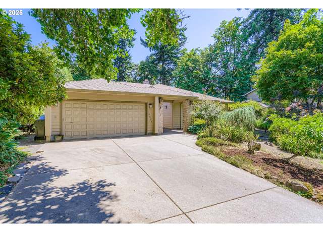 Property at 10624 SW 14th Dr, Portland, OR 97219, 3 beds, 2 baths