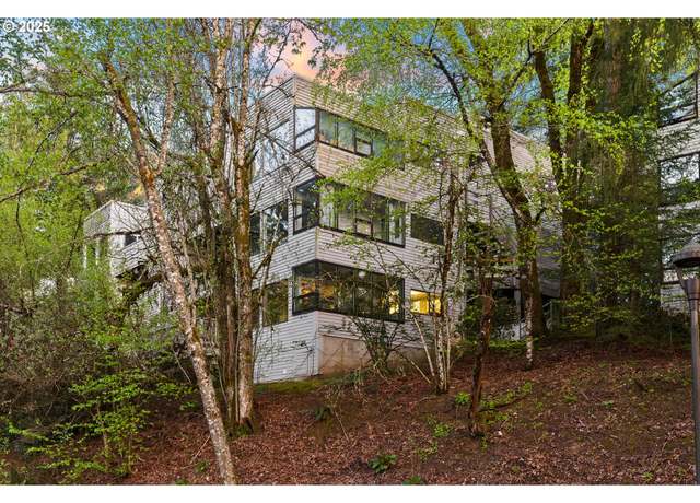 Property at 48 Eagle Crest Dr Unit 2E, Lake Oswego, OR 97035, 3 beds, 2 baths