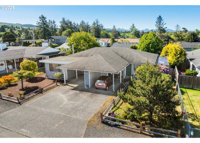 Property at 1235 E Broadway St, Seaside, OR 97138, 5 beds, 3 baths