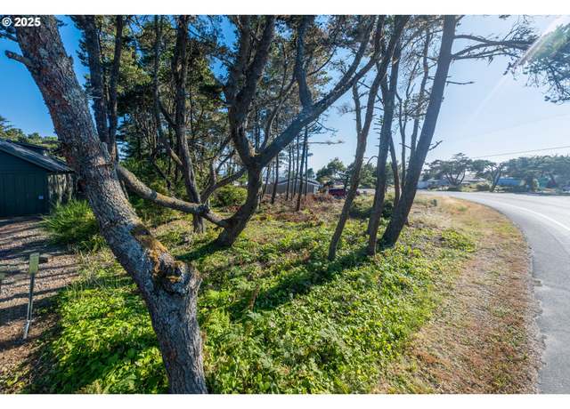 Property at 2017 NW Bayshore Dr, Waldport, OR 97394