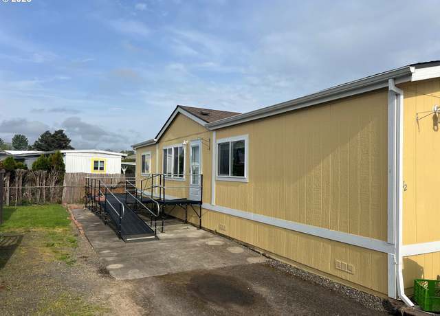 Property at 1732 Pine St, Silverton, OR 97381, 3 beds, 2 baths