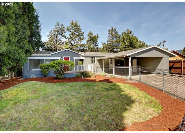 Property at 707 N Jeffery Ct, Newberg, OR 97132, 3 beds, 2 baths
