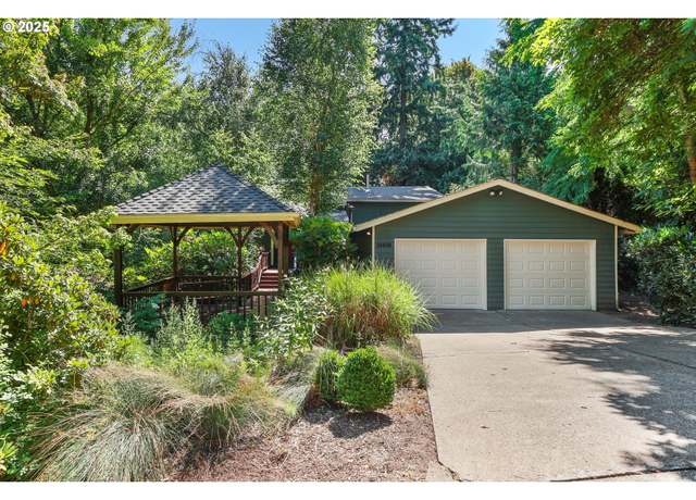 Property at 10408 SW 14th Dr, Portland, OR 97219, 4 beds, 3 baths