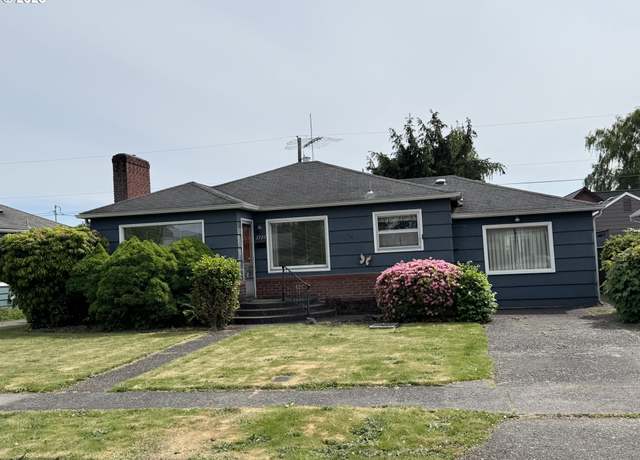 Property at 2727 Maple St, Longview, WA 98632, 2 beds, 1.5 baths