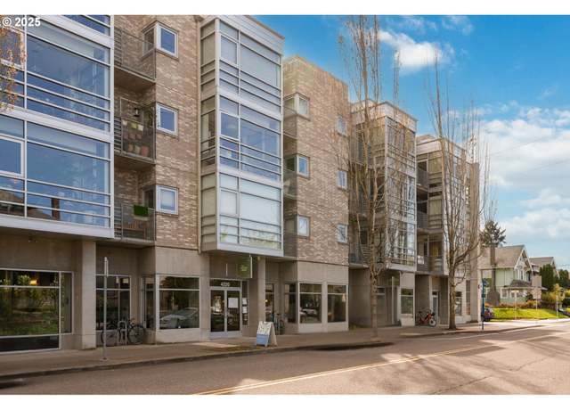 Property at 910 SE 42nd Ave #270, Portland, OR 97215, 1 bed, 1 bath