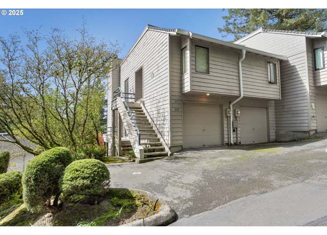 Property at 209 Cervantes Cir, Lake Oswego, OR 97035, 2 beds, 1.5 baths