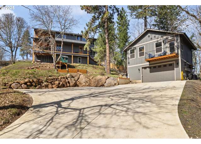 Property at 780 NW Michigan Ave, White Salmon, WA 98672, 4 beds, 3.5 baths