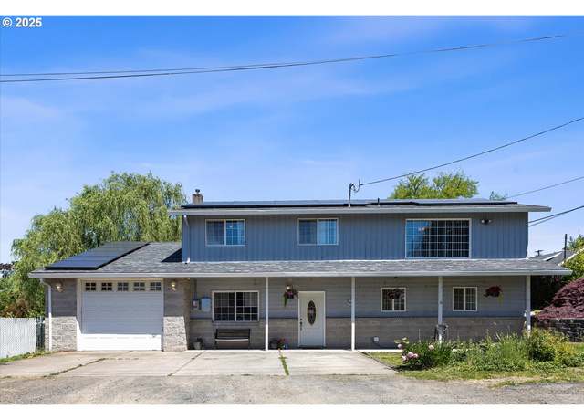 Property at 410 W Jefferson St, Carlton, OR 97111, 4 beds, 1.5 baths